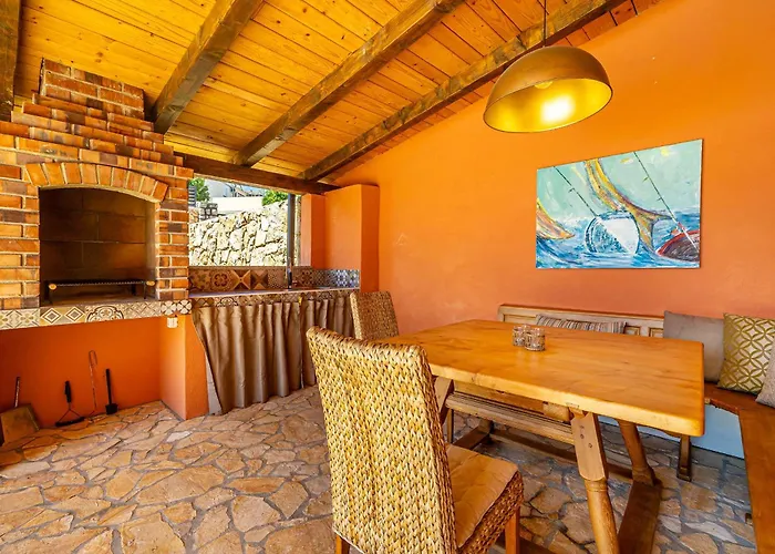 House Nyaraló
