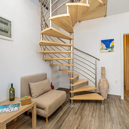 House * Silo (Krk)